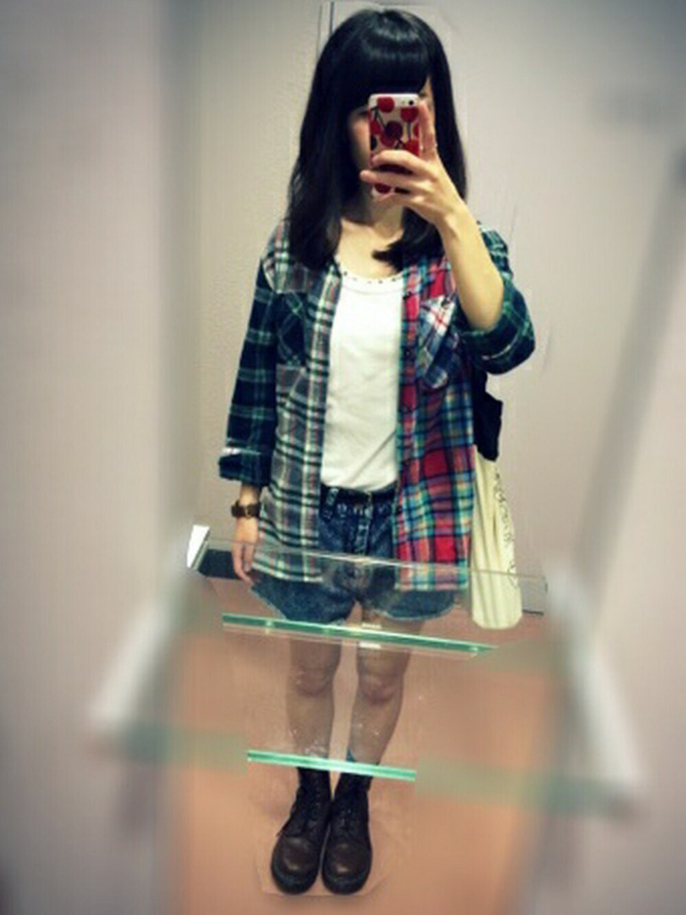 「ネルシャツ、JEANASiS、Dr.Martens、didizizi」｜「didiziziの■□NET限定□■3Dシアター        トートバック（トートバッグ、ホワイト系）」を使った、むっちょさん（レディース・154cm）の秋コーディネートの1枚目の写真