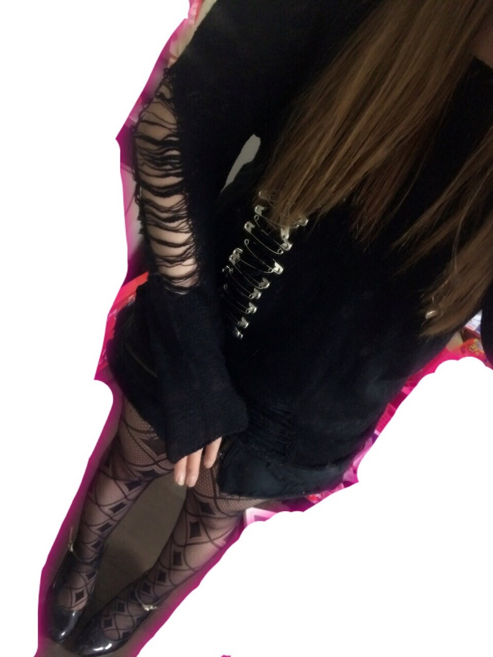 「rock、ロック、GLAD NEWS、グラッドニュース」｜「GLADNEWSのアイテム（ニット/セーター、ブラック系）」を使った、クラウザーさきさん（レディース・166cm）の春コーディネートの1枚目の写真