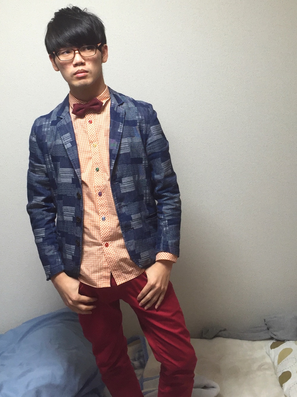 「BOYCOTTのアイテム（その他パンツ、レッド系）」を使った、さすけ(ハンセンナンセン)さん（メンズ・173cm）の春コーディネートの1枚目の写真