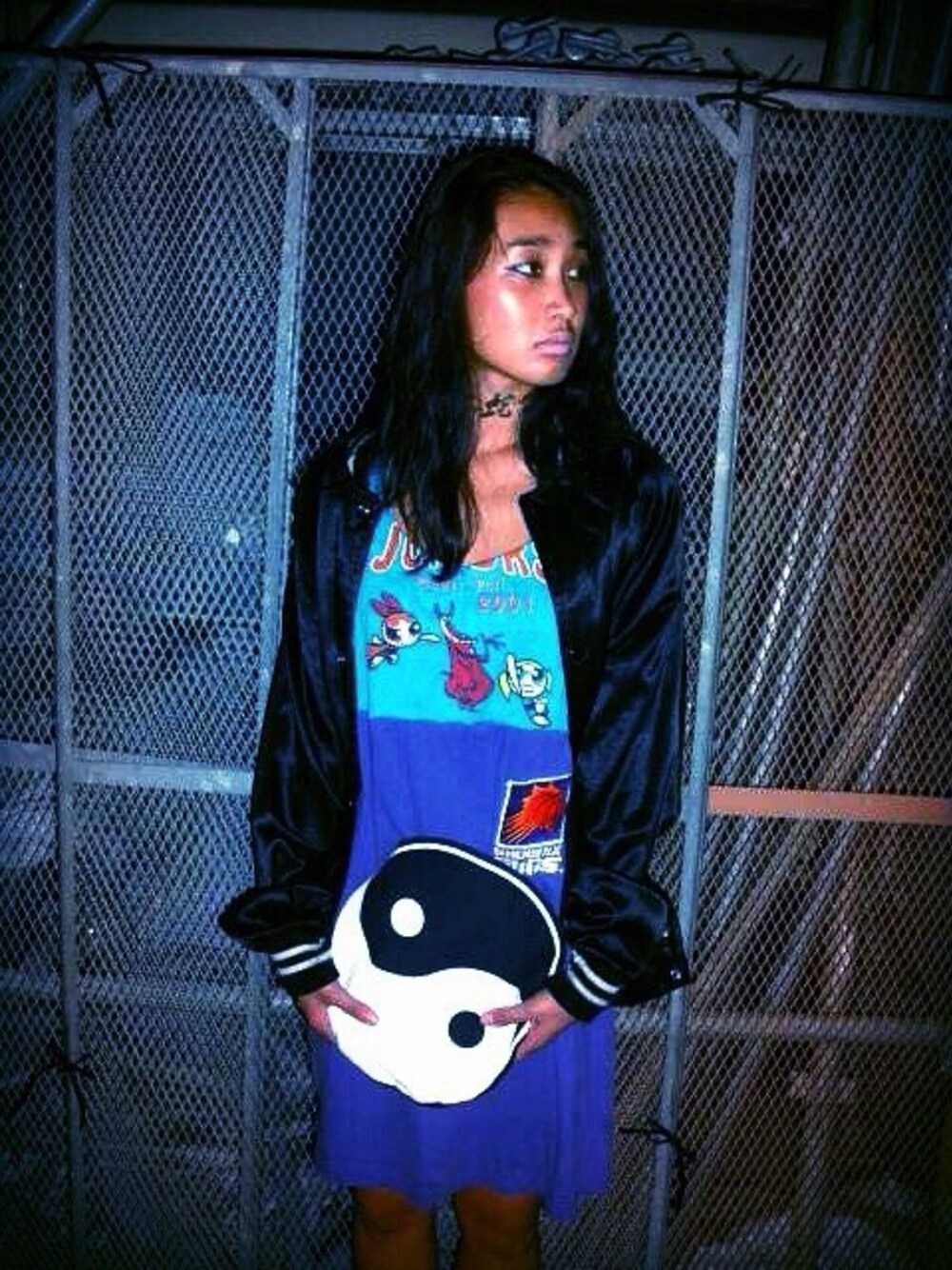 「peace、SWIVEL SLUM DIVE、DIY、REMAKE、PPG、powerpuffgirs」｜「SWIVEL SLUM DIVEのPEACE クラッチバッグ（クラッチバッグ、ホワイト系）」を使った、SWIVEL SLUM DIVEさん（レディース・165cm）の春コーディネートの1枚目の写真