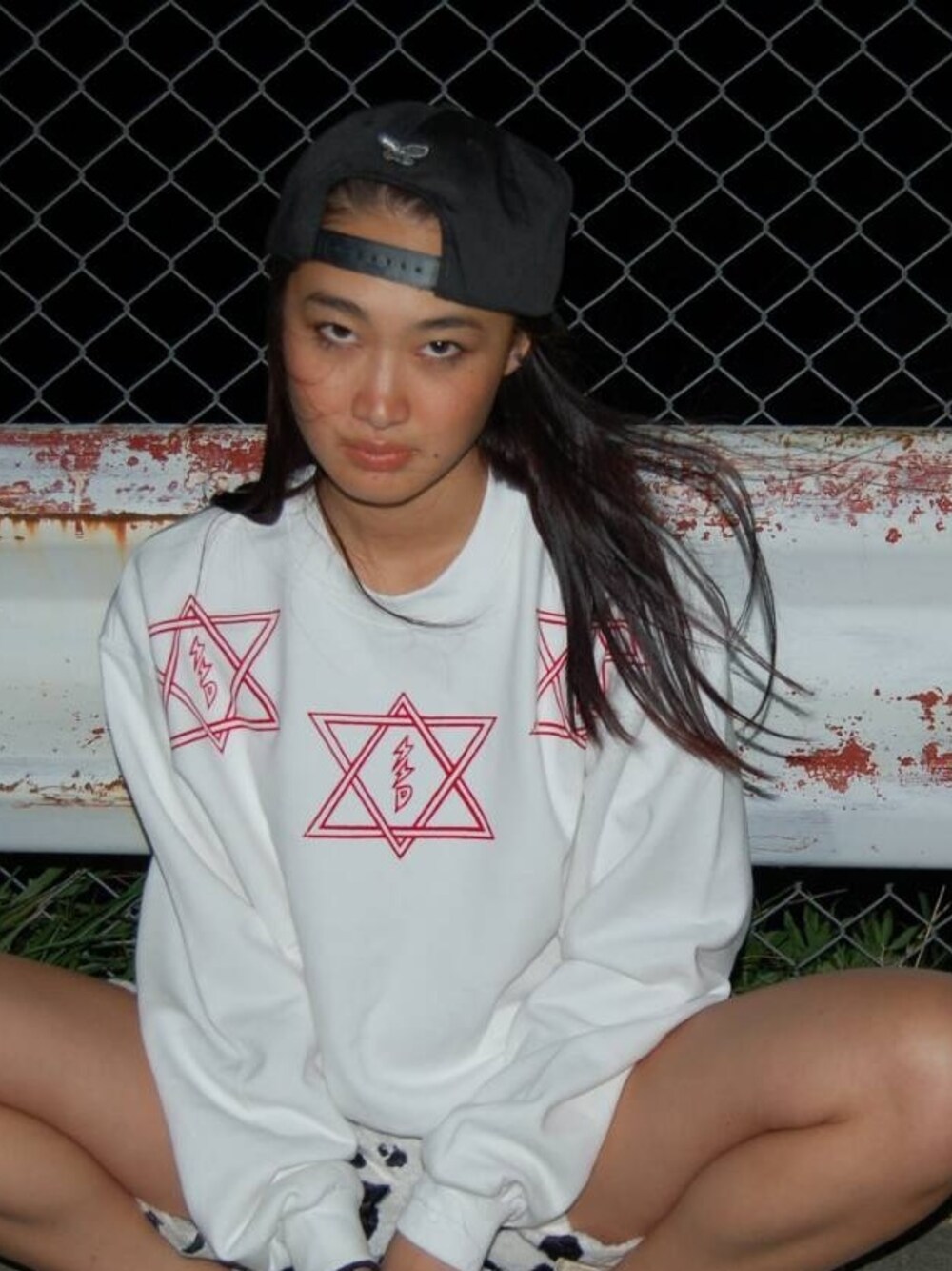 「ホワイト、星、スウエット、牛」｜「SWIVEL SLUM DIVE
３star SWEAT！
UNISEX！（スウェット、ホワイト系）」を使った、SWIVEL SLUM DIVEさん（レディース・165cm）の春コーディネートの1枚目の写真