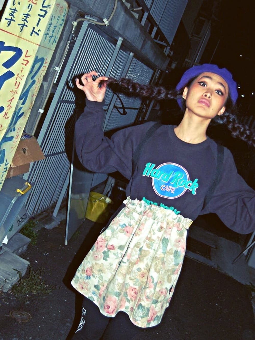 「ワンピース、リメイク、花、USA」｜「SWIVEL SLUM DIVEのREMAKE ONE PEACE✌︎（ワンピース、ブラック系）」を使った、SWIVEL SLUM DIVEさん（レディース・165cm）の春コーディネートの1枚目の写真