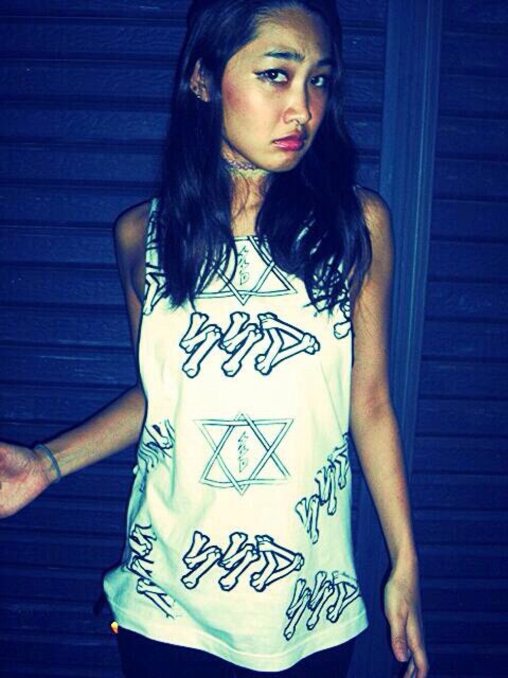 「星、bones、ノースリーブ、骨、オリジナルTee、六芒星」｜「SWIVEL SLUM DIVE
総柄 SLEEVELESS（Tシャツ/カットソー、ホワイト系）」を使った、SWIVEL SLUM DIVEさん（レディース・165cm）の春コーディネートの1枚目の写真