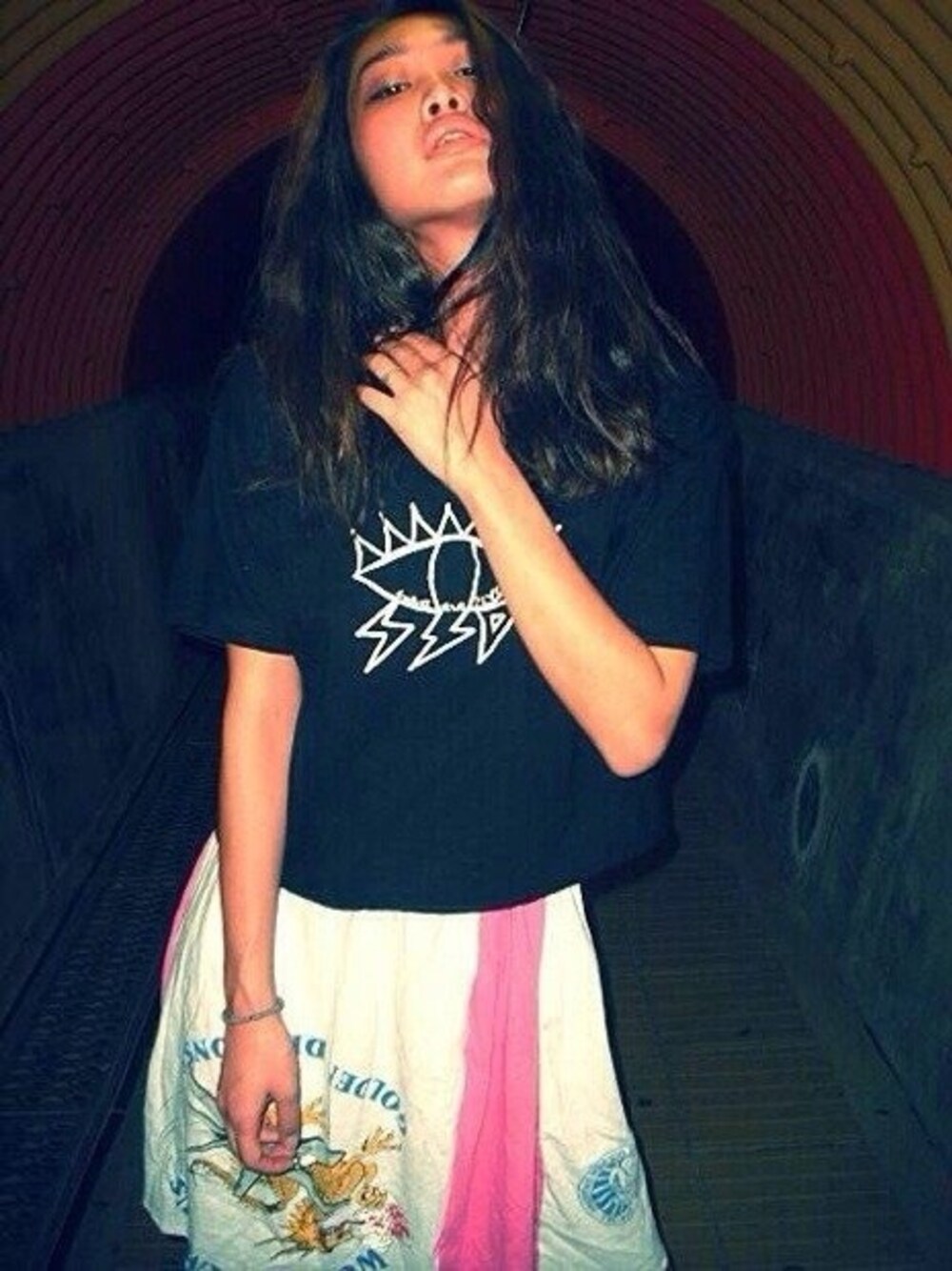 「ブラック、Tシャツ、リメイク、street、SWIVEL SLUM DIVE、DIY、REMAKE、ユーズド」｜「TOPS＝SWIVEL SLUM DIVE
EYE T
（Tシャツ/カットソー、ブラック系）」を使った、SWIVEL SLUM DIVEさん（レディース・165cm）の夏コーディネートの1枚目の写真