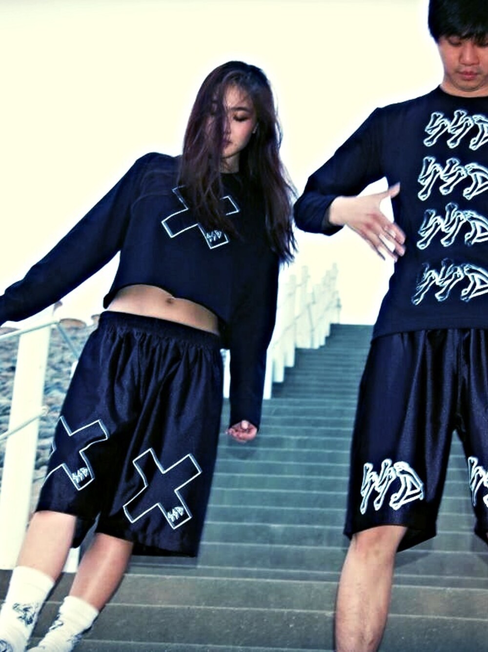 「street、skate、SWIVEL SLUM DIVE、オリジナル、80s、オリジナルプリント、バスパン、90’s、BasketBall、デザイン」｜「SWIVEL SLUM DIVE
SHORT L/S T（Tシャツ/カットソー、ブラック系）」を使った、SWIVEL SLUM DIVEさん（レディース・165cm）の夏コーディネートの1枚目の写真
