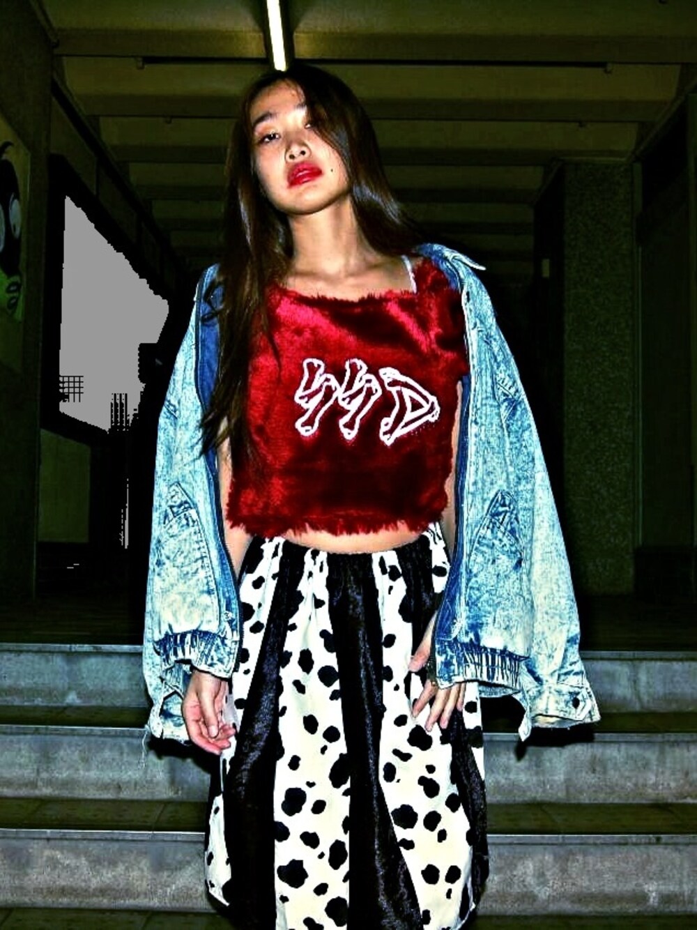 「SWIVEL SLUM DIVE、DIY、handmade、street、牛柄、ベロア、コレクション、14aw、ハンドメイド」｜「SWIVEL SLUM DIVEのSSD BONES FUR TOPS（その他トップス、レッド系）」を使った、SWIVEL SLUM DIVEさん（レディース・165cm）の秋コーディネートの1枚目の写真