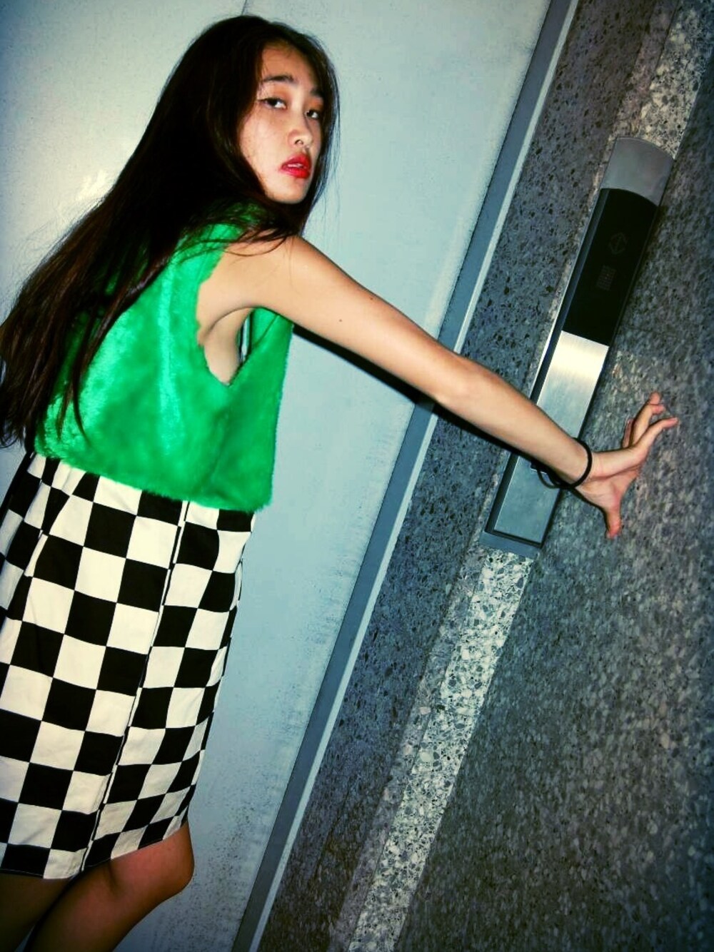 「SWIVEL SLUM DIVE、DIY、handmade、ハンドメイド、street、チェッカーフラッグ、ファー」｜「SWIVEL SLUM DIVEのFUR×CHECKER ONE PEACE（ワンピース、グリーン系）」を使った、SWIVEL SLUM DIVEさん（レディース・165cm）の秋コーディネートの1枚目の写真