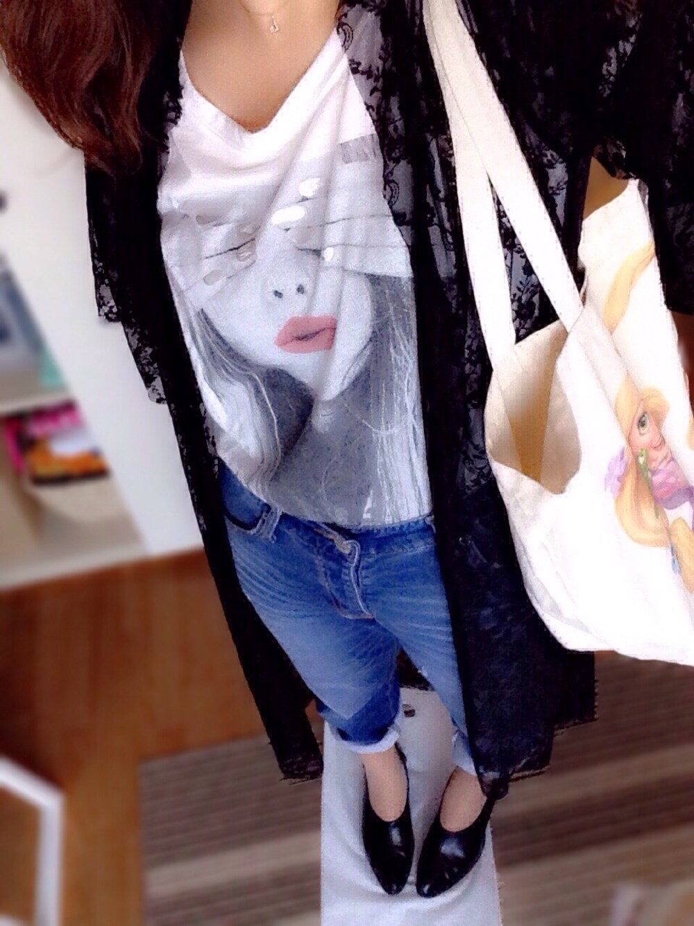 「SPINNSのアイテム（Tシャツ/カットソー、ホワイト系）」を使った、えりぼんさん（レディース・159cm）の秋コーディネートの1枚目の写真