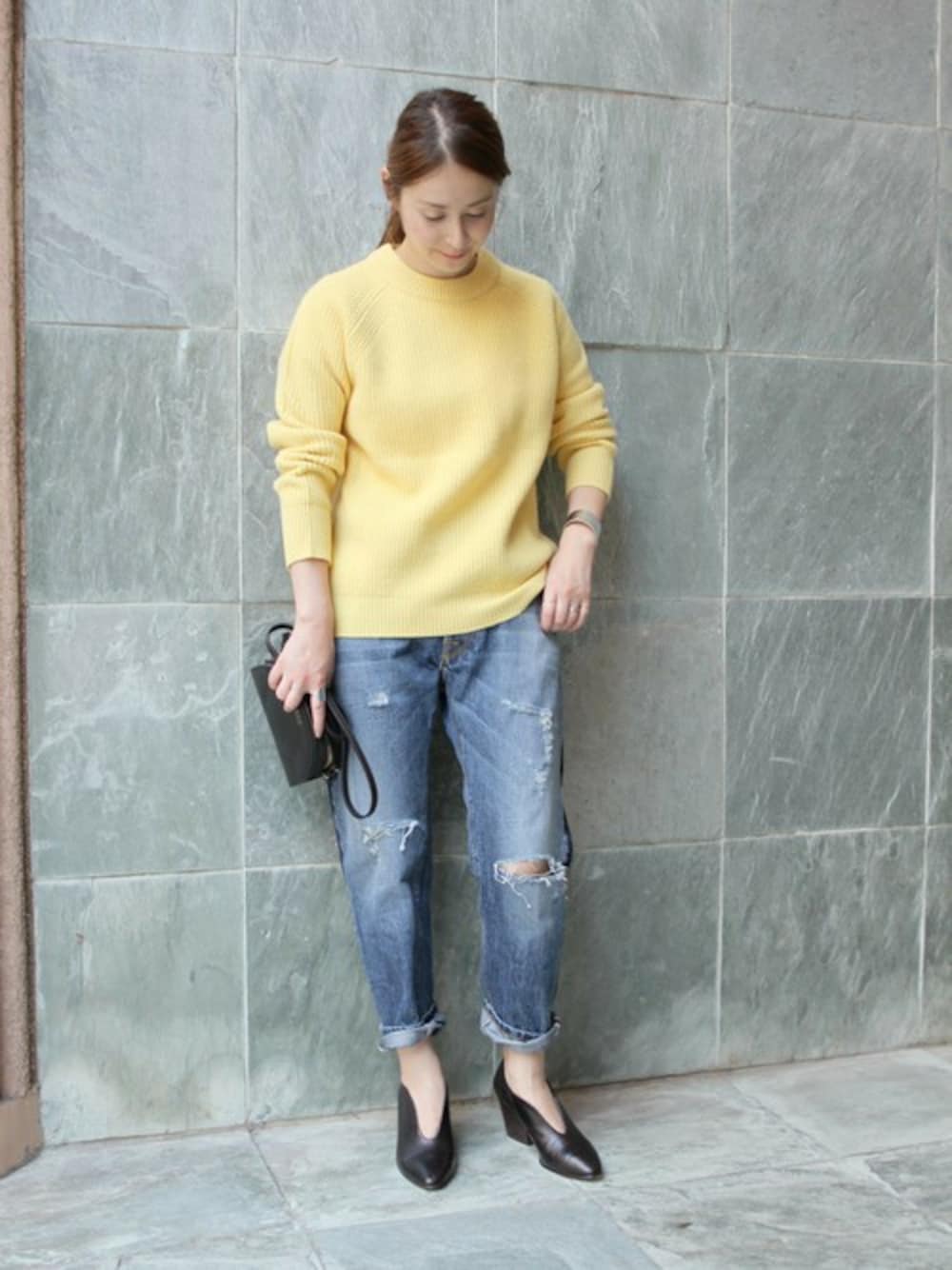 「ニット、ブーティ、秋のコーデ、journal standard、FABIO RUSCONI 、ダメージデニムパンツ」｜「JOURNAL STANDARDの《予約》HAMILTONラムアゼクルーネックプルオーバー◆（ニット/セーター、イエロー系）」を使った、etsukoさん（レディース・155cm）の秋コーディネートの1枚目の写真