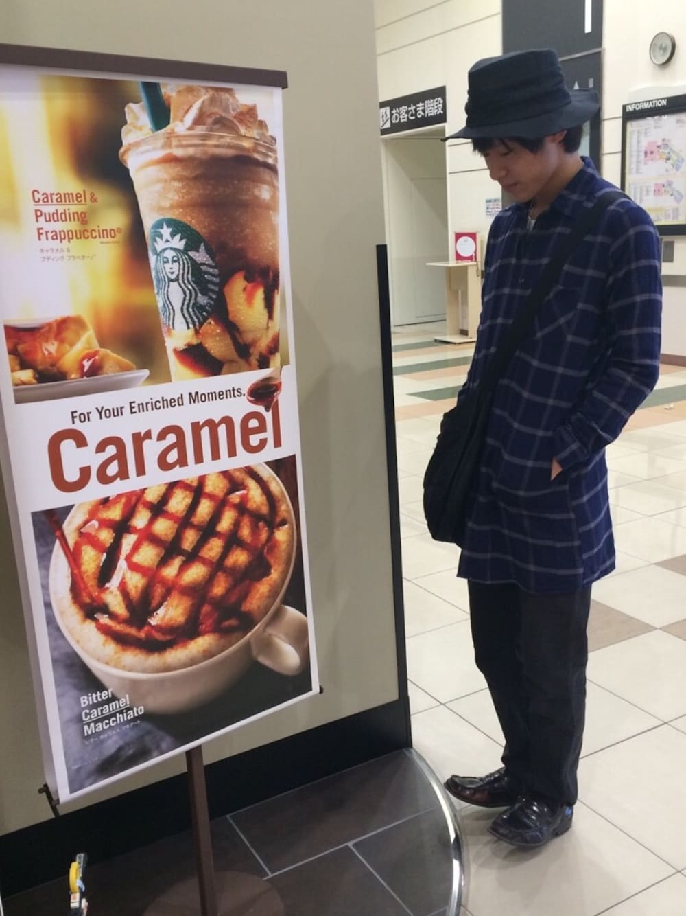 「CA4LA、HARE」｜「CA4LAのアイテム（ハット、ブラック系）」を使った、タカティンさん（メンズ・172cm）の秋コーディネートの1枚目の写真
