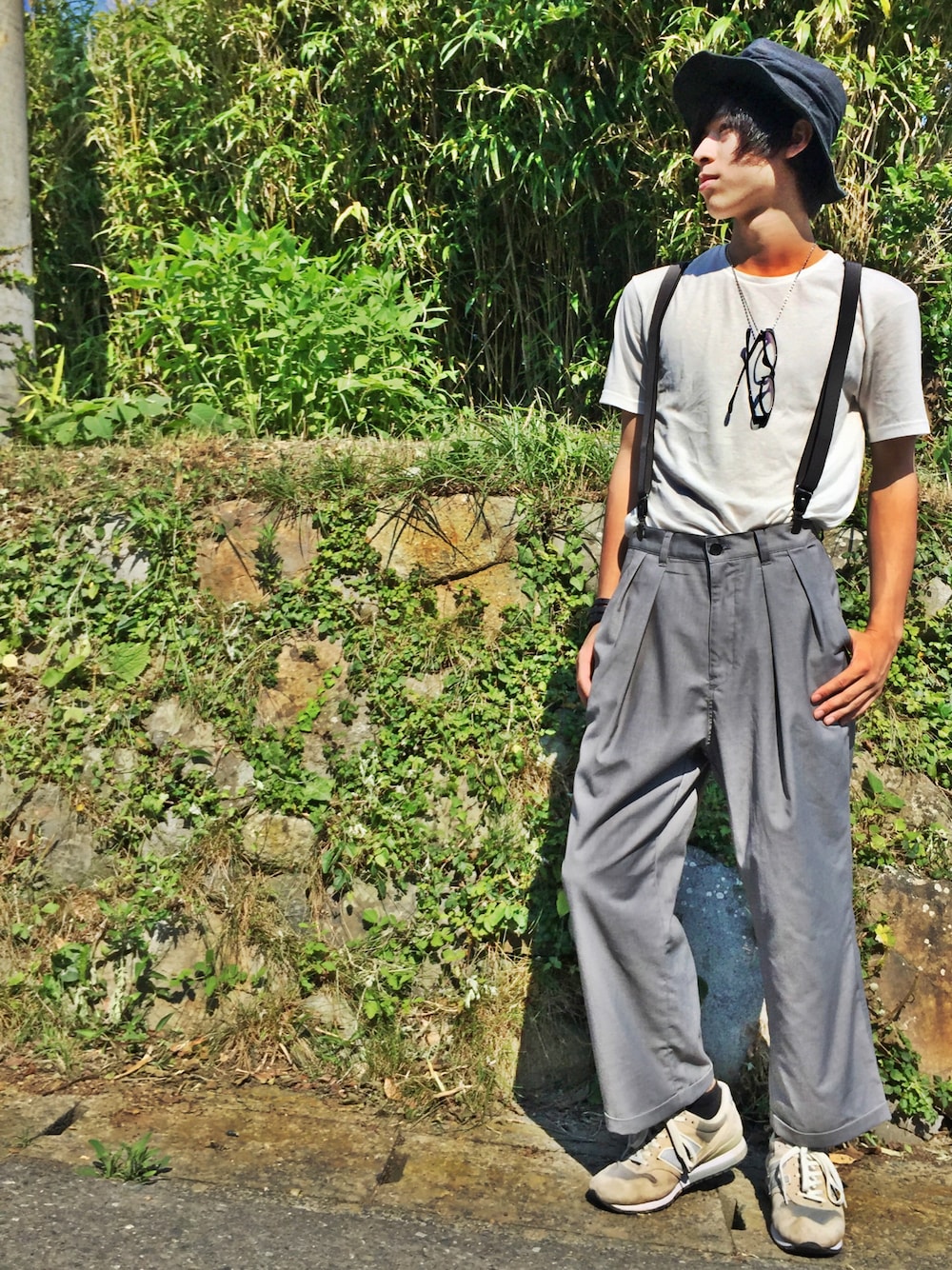 「CA4LA、H&M、HARE、New Balance、ハット、ニューバランス、白Tシャツ、Tシャツ、網地島、一泊二日」｜「HAREのロングカットソー（Tシャツ/カットソー、ホワイト系）」を使った、タカティンさん（メンズ・173cm）の夏コーディネートの1枚目の写真