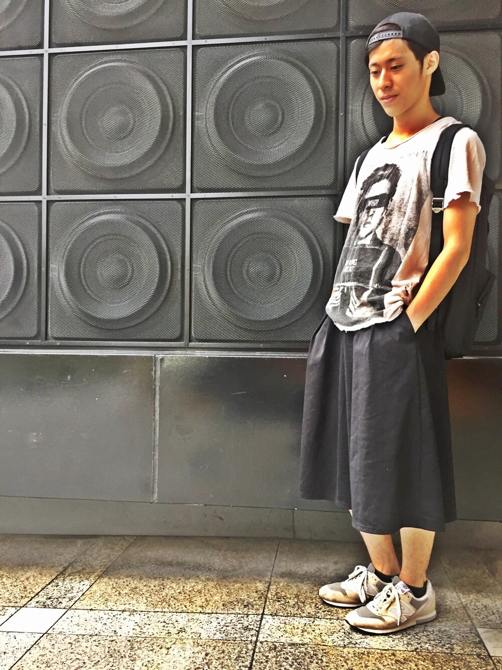 「HARE、New Balance、Hysteric Glamour、AZUL by moussy、混合、キャップ、ニューバランス、職場見学、グレー、あ、そういえば最近ずっと腕につけてるのはH&Mの500円の安物です笑」｜「HYSTERIC GLAMOURのアイテム（キャップ、ブラック系）」を使った、タカティンさん（メンズ・173cm）の夏コーディネートの1枚目の写真