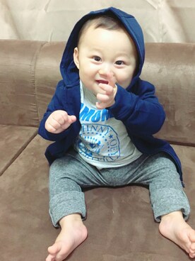 「H&M（エイチ・アンド・エム）のアイテム（Tシャツ/カットソー、グレー系）」を使った、asa0308さん（キッズ・70cm）の秋コーディネート
