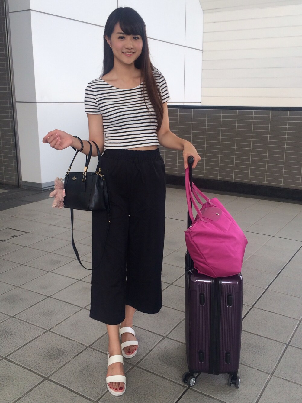 「H&Mのアイテム（Tシャツ/カットソー、ホワイト系）」を使った、Chloe💋さん（レディース・167cm）の秋コーディネートの1枚目の写真