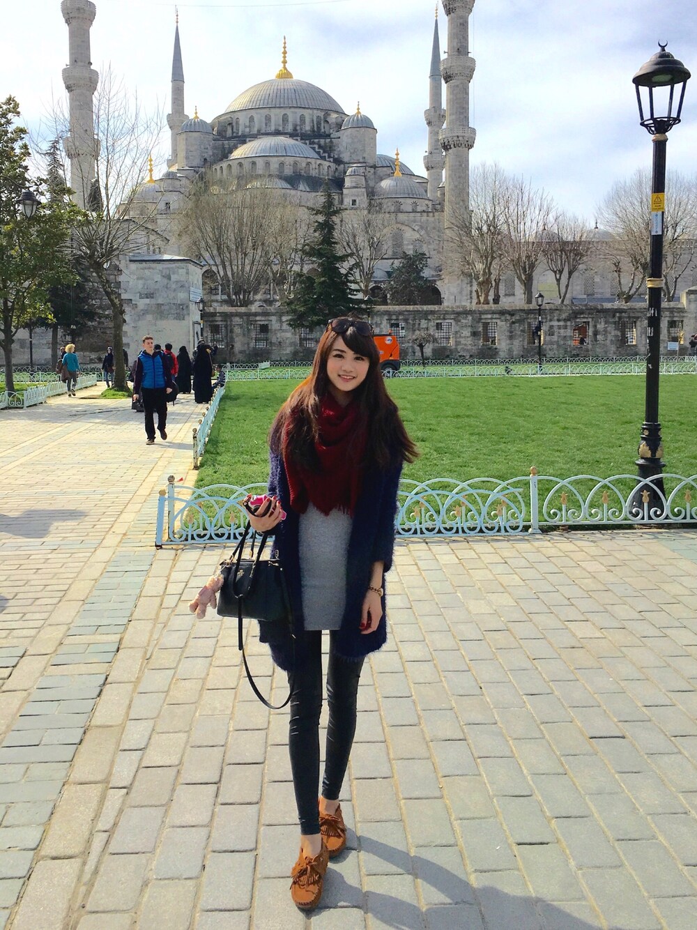 「turkey、istanbul、COACH、ZARA、FOREVER 21、let's diet、minnetonka」｜「FOREVER 21のアイテム（マフラー、レッド系）」を使った、Chloe💋さん（レディース・167cm）の春コーディネートの1枚目の写真