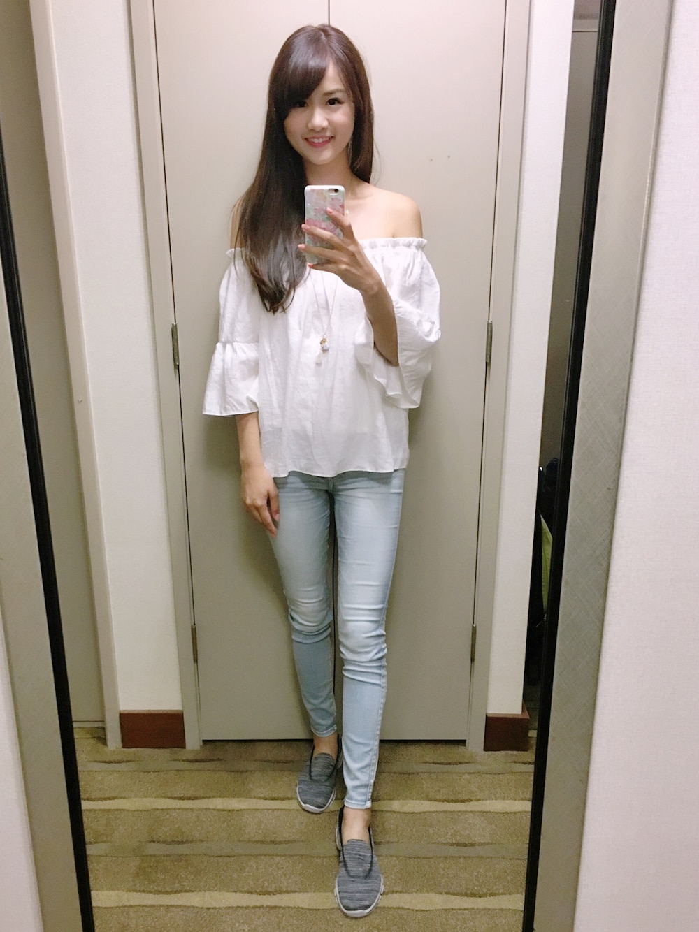「summer outfit、summer、denim、collartop、Abercombie&Fitch、Skechers」｜「NO NAMEのアイテム（トップス、ホワイト系）」を使った、Chloe💋さん（レディース・167cm）の夏コーディネートの1枚目の写真