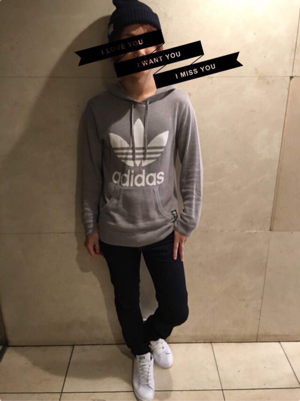 「adidasのアイテム（パーカー、グレー系）」を使った、RYUさん（メンズ・175cm）の秋コーディネートの1枚目の写真