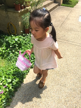 「NaRaYaのアイテム」を使った、福小媛さん（キッズ・100cm）の春コーディネート