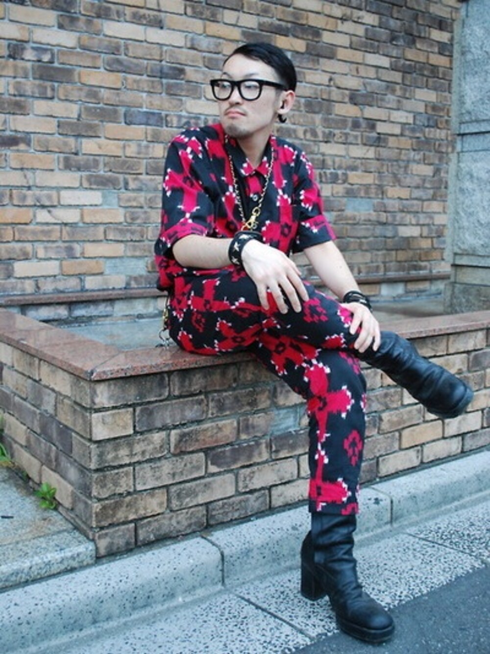 「セットアップ、GIVENCHY、KRIS VAN ASSCHE」｜「KRIS VAN ASSCHEのセットアップ（セットアップ、ブラック系）」を使った、MR.kiwiさん（メンズ・170cm）の春コーディネートの1枚目の写真