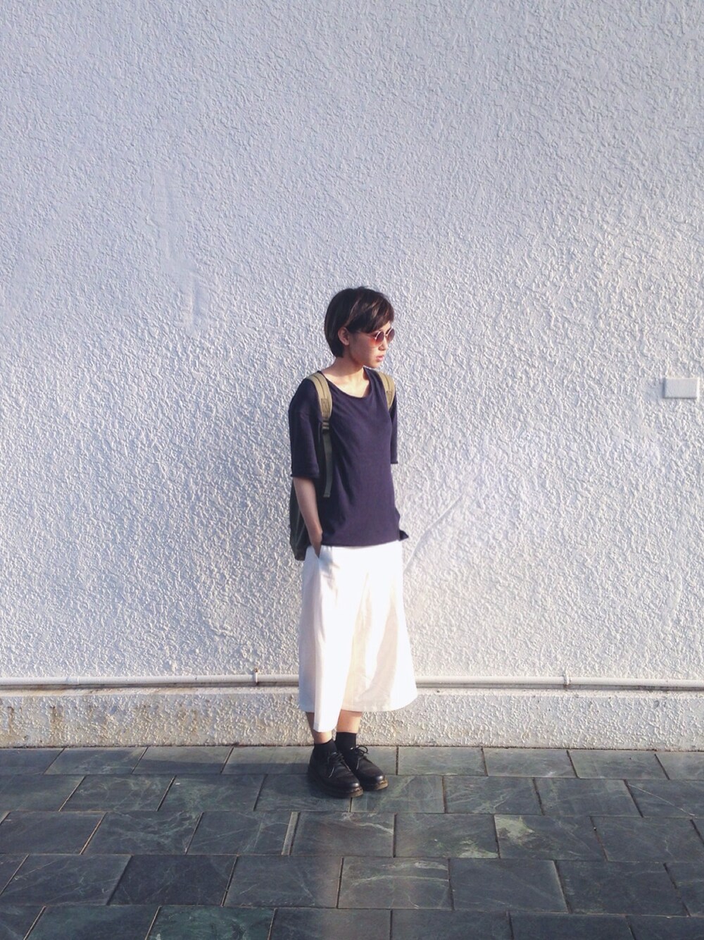 「white、ART、art museum、summer」｜「QUEEN SHOPのアイテム（ニット/セーター、ブルー系）」を使った、芮翠樹さん（レディース・164cm）の夏コーディネートの1枚目の写真