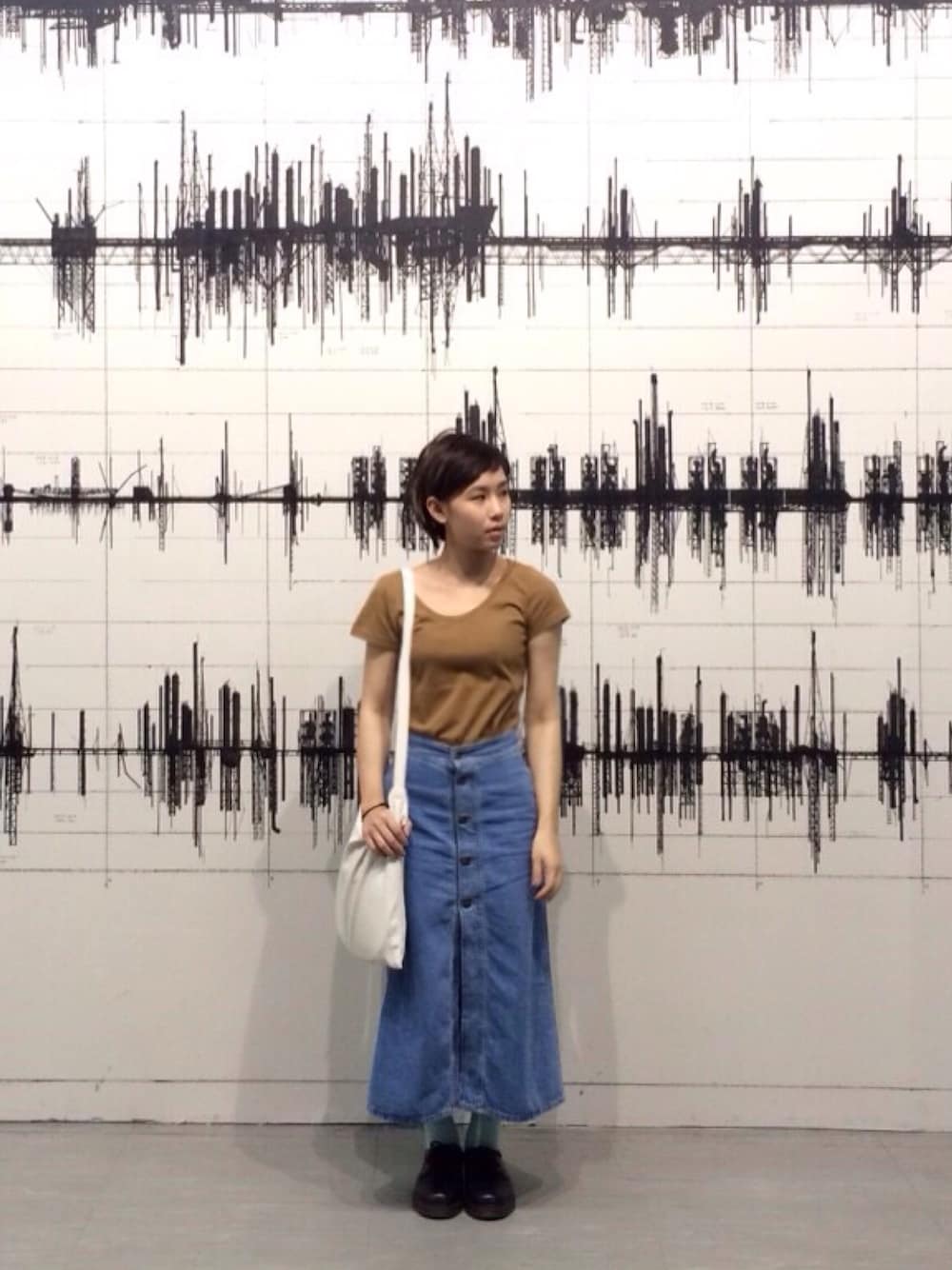「ART、art museum、ZARA、Queen shop、Dr.Martens、girl、shirts」｜「Dr. Martensのアイテム（ブーツ、ブラック系）」を使った、芮翠樹さん（レディース・164cm）の夏コーディネートの1枚目の写真