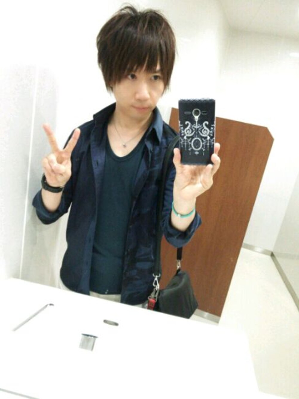 「junhashimoto 、wjk、AKM、SHELLAC、ﾌｧﾝﾀｼﾞｰ家系図、愛はWEARを救うキャンペーン、髪切った」｜「junhashimotoのアイテム（パンツ、ホワイト系）」を使った、キラさん（メンズ・163cm）の春コーディネートの1枚目の写真
