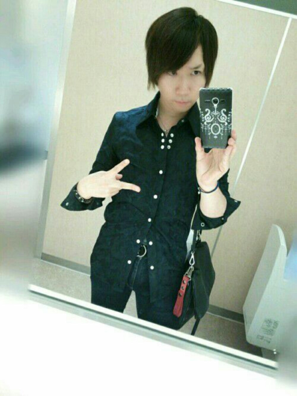 「AKM、junhashimoto 、迷彩、シャツスタイル、デニム、wjk、袖まくり部、ロールアップ、愛はWEARを救うキャンペーン、キレイめ」｜「ﾎﾞﾀﾝ開け全身Ver.のアイテム（その他、ブルー系）」を使った、キラさん（メンズ・163cm）の夏コーディネートの1枚目の写真