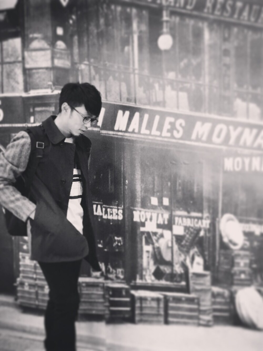「casual、vintage、cheap monday、UNIQLO、COS、streetfashion、street、coat」｜「UNIQLOのアイテム（Tシャツ/カットソー、ホワイト系）」を使った、Rickyさん（メンズ・171cm）の冬コーディネートの1枚目の写真