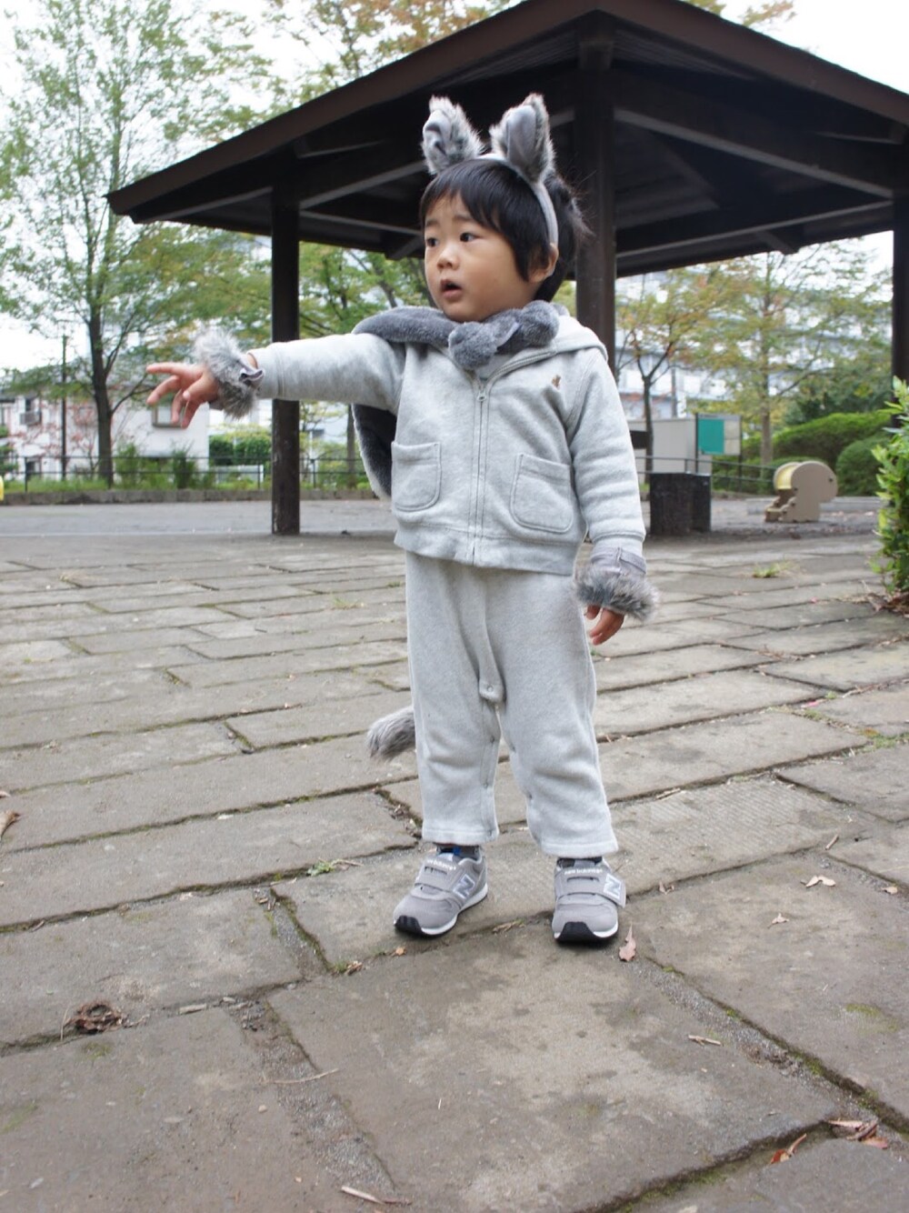 「WEAR HALLOWEEN 2016、WEARBOOKエントリー、kids、halloween、おとこのこ、ハロウィン、ハロウィンコーデ、わんわん、GAP、キッズコーデ」｜「GAPのアイテム（サロペット/オーバーオール、グレー系）」を使った、MUUさんさん（キッズ・80cm）の秋コーディネートの1枚目の写真