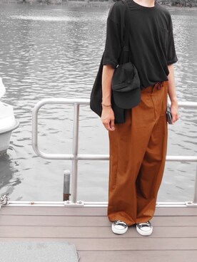 「Edwina Horl（エドウィナホール）のアイテム（スラックス）」を使った、25さん（メンズ・177cm）の夏コーディネート