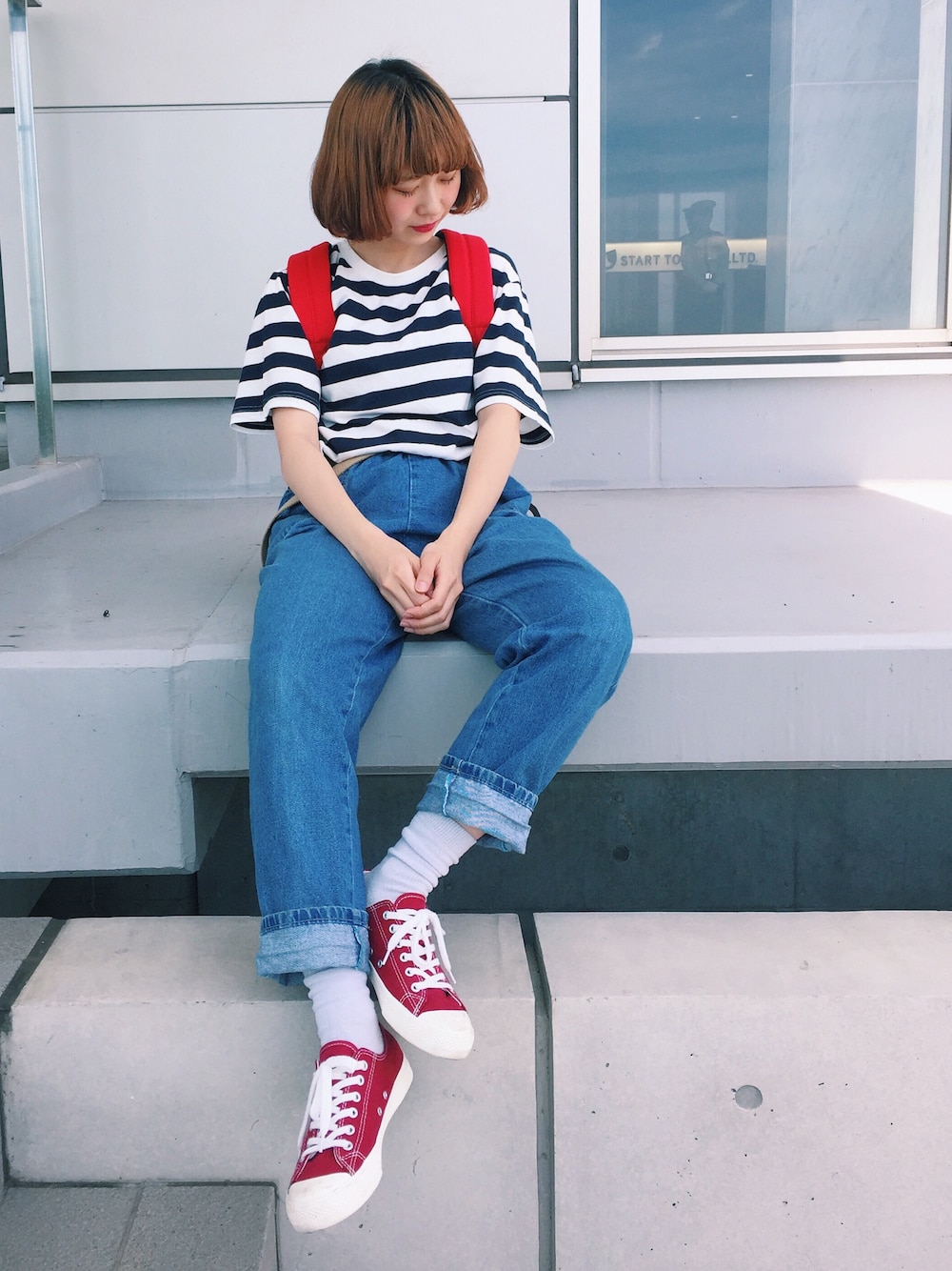 「メンズライク、ボーダートップス、パンツスタイル、夏コーデ、ビッグTシャツ、ボブ、MERY、ちょこびおすすめ、6月WEARボーダーファン感謝祭、未来のWEARISTAプロジェクト、休日スタイル、スニーカーコーデ、ちょこび、古着コーデ」｜「無印良品のアイテム（Tシャツ/カットソー、ホワイト系）」を使った、ちょこびさん（レディース・154cm）の春コーディネートの1枚目の写真