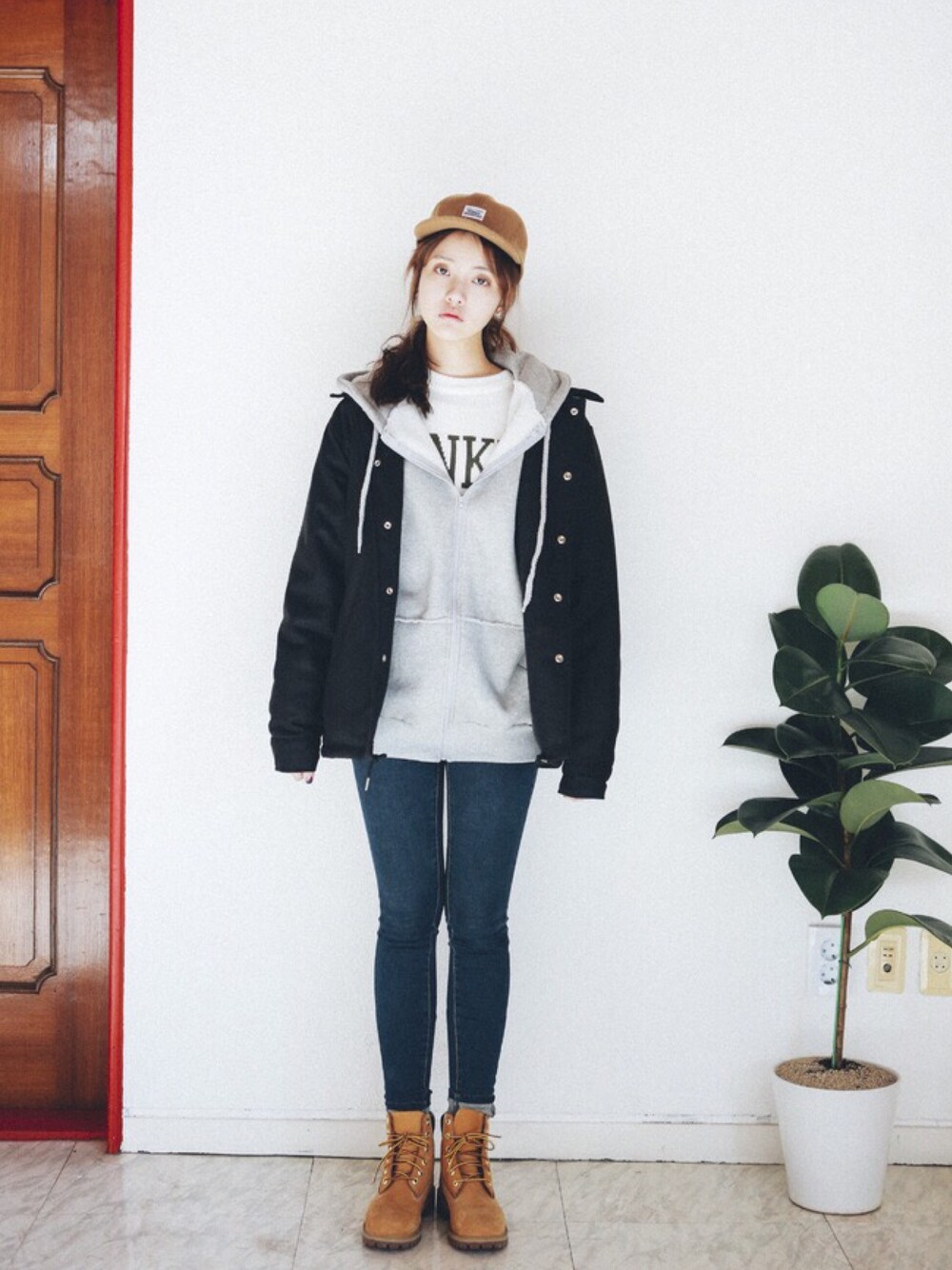 「myclothbox、마이옷상자、daily look、lookbook、WOMEN、CAP、knit、denim、pants、Timberland」｜「myclothboxのアイテム（ナイロンジャケット、ブラック系）」を使った、myclothboxさん（レディース・167cm）の冬コーディネートの1枚目の写真