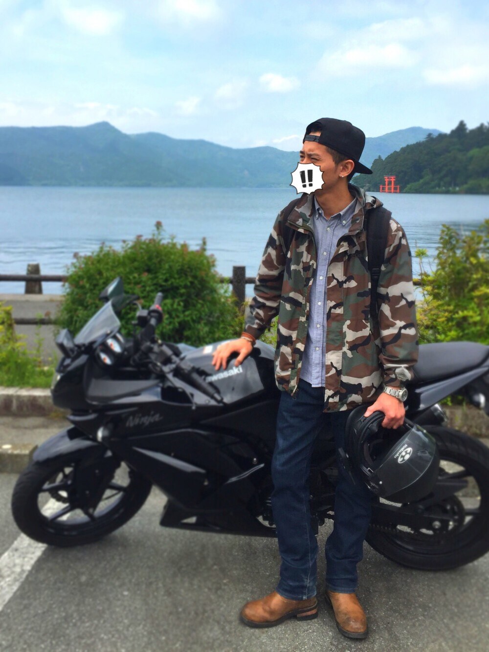 「キャップ、キャップ後ろかぶり、マウンテンパーカー、迷彩、エンジニアブーツ、ツーリング、旅行、リュック、ハーシェルサプライ、ニクソン(NIXON)」｜「NEW ERAのWEGO/9FIFTY NYベースボールキャップ（キャップ、ブラック系）」を使った、nabeさん（メンズ・171cm）の夏コーディネートの1枚目の写真
