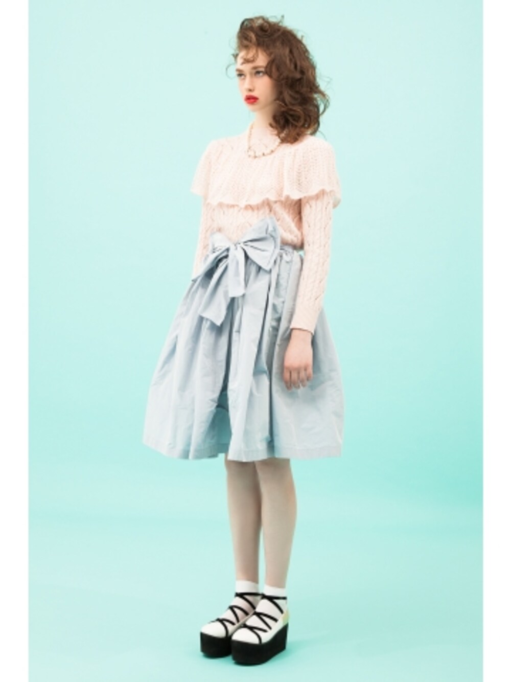 「honey mi honey、タフタ、ミモレ丈、リボン」｜「HONEY MI HONEYのRibbon taffeta skirt（スカート、ブラック系）」を使った、まあさん（レディース・157cm）の秋コーディネートの1枚目の写真