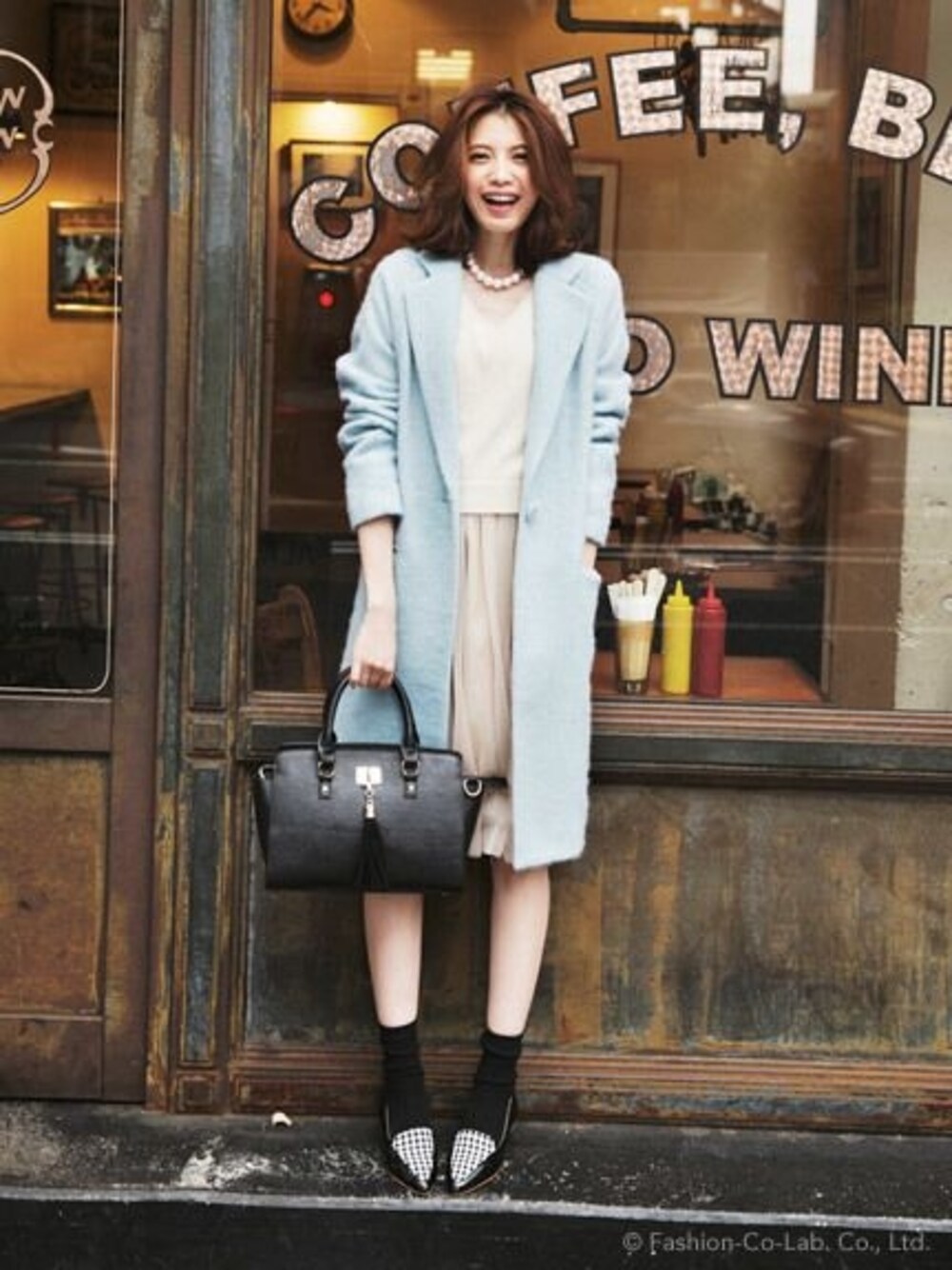 「Daisy Clair」｜「Daisy Clairのチェスターコート（チェスターコート、ブルー系）」を使った、まあさん（レディース・157cm）の冬コーディネートの1枚目の写真