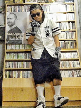 「B-SIDE（ビーサイド）のアイテム」を使った、DJ Mykal a.k.a.林哲儀さん（メンズ・174cm）の春コーディネート