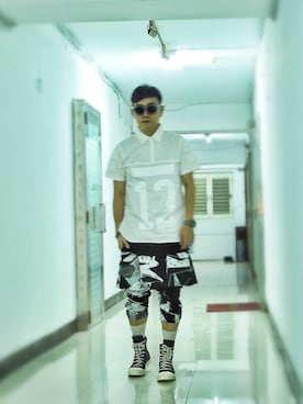 「DRKSHDW by RICK OWENS（ダークシャドウ バイ リックオウエンス）のアイテム（シューズ）」を使った、DJ Mykal a.k.a.林哲儀さん（メンズ・174cm）の夏コーディネート