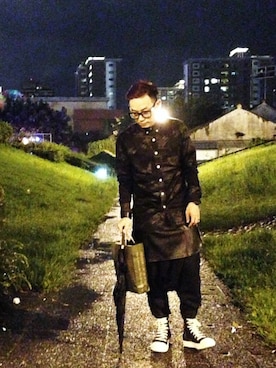 「DRKSHDW by RICK OWENS（ダークシャドウ バイ リックオウエンス）のアイテム（シューズ）」を使った、DJ Mykal a.k.a.林哲儀さん（メンズ・174cm）の夏コーディネート
