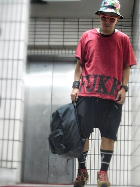 「REMIX（リミックス）のアイテム」を使った、DJ Mykal a.k.a.林哲儀さん（メンズ・174cm）の夏コーディネート
