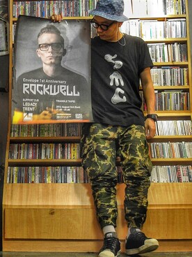 「REMIX（リミックス）のアイテム（帽子）」を使った、DJ Mykal a.k.a.林哲儀さん（メンズ・174cm）の夏コーディネート