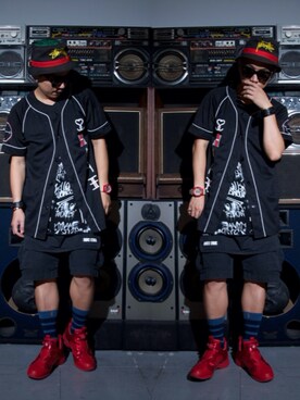 「REMIX（リミックス）のアイテム」を使った、DJ Mykal a.k.a.林哲儀さん（メンズ・174cm）の夏コーディネート