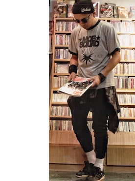 「B-SIDE（ビーサイド）のアイテム」を使った、DJ Mykal a.k.a.林哲儀さん（メンズ・174cm）の秋コーディネート