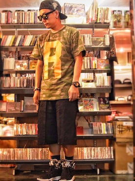 「REMIX（リミックス）のアイテム」を使った、DJ Mykal a.k.a.林哲儀さん（メンズ・174cm）の秋コーディネート