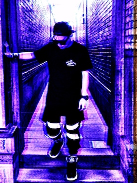「REMIX（リミックス）のアイテム」を使った、DJ Mykal a.k.a.林哲儀さん（メンズ・174cm）の秋コーディネート