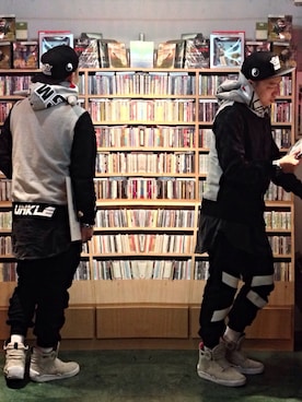 「H&M（エイチ・アンド・エム）のアイテム（Tシャツ/カットソー）」を使った、DJ Mykal a.k.a.林哲儀さん（メンズ・174cm）の冬コーディネート