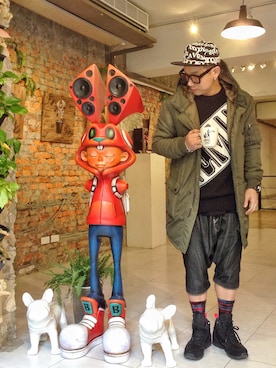 「REMIX（リミックス）のアイテム」を使った、DJ Mykal a.k.a.林哲儀さん（メンズ・174cm）の冬コーディネート