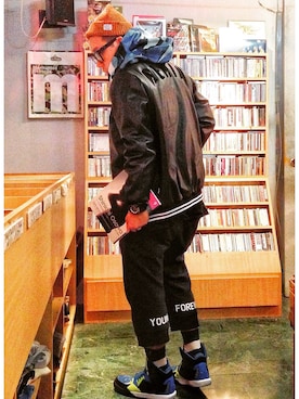 「REMIX（リミックス）のアイテム（その他アウター）」を使った、DJ Mykal a.k.a.林哲儀さん（メンズ・174cm）の冬コーディネート