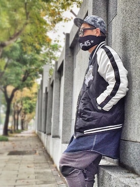 「REMIX（リミックス）のアイテム（その他アウター）」を使った、DJ Mykal a.k.a.林哲儀さん（メンズ・174cm）の冬コーディネート