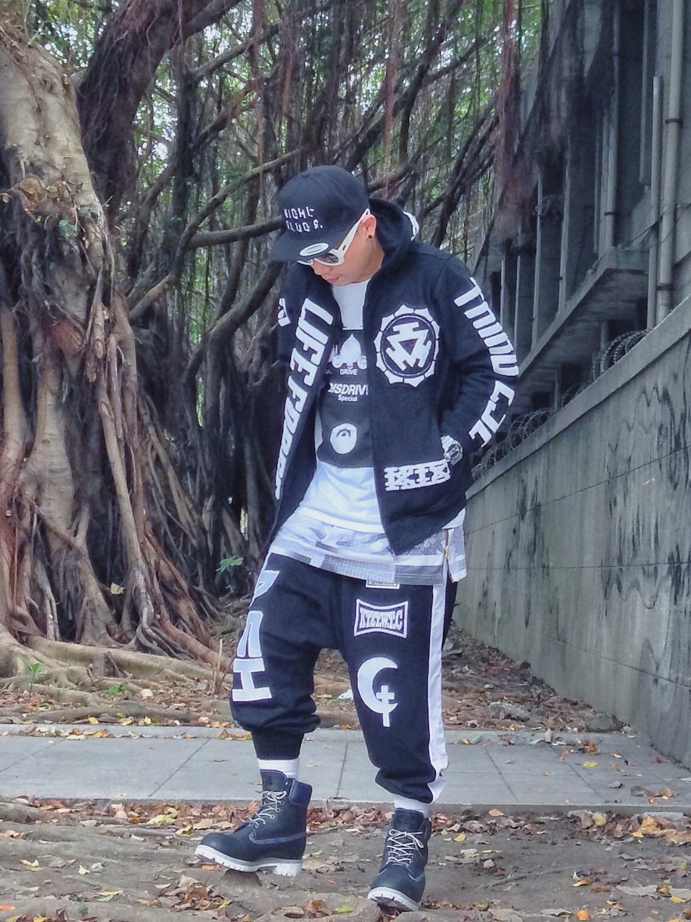 DJ Mykal a.k.a.林哲儀｜KTZのチノパンツを使ったコーディネート - WEAR
