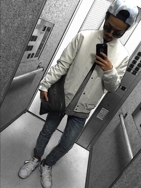 「アイテム（クラッチバッグ、グレー系）」を使った、REIさん（メンズ・163cm）の春コーディネート